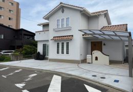 アールが生み出す広がりとやわらかさのある外構